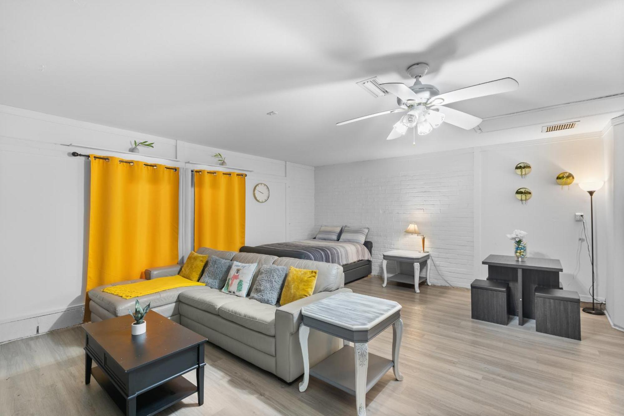 Pet Friendly Large Studio With Free Wi-Fi In Great Location! Orange Park Eksteriør billede