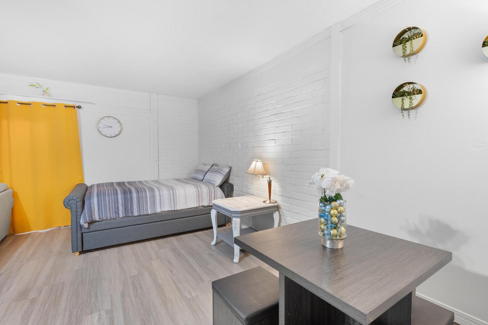 Pet Friendly Large Studio With Free Wi-Fi In Great Location! Orange Park Eksteriør billede